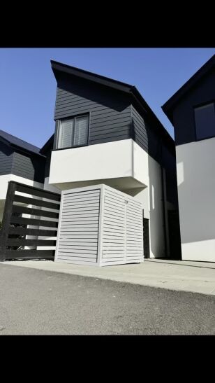 Classic Bin store in Light Grey, our wheelie bin stores come in six standard colours and also any RAL colour of your choice. This Light grey bin store looks stunning against the modern buildings and blue sky! ☀️☀️☀️ #garden #frontgarden #driveway #BinStore #garden #ideas #gardenideas #wheeliebinstore