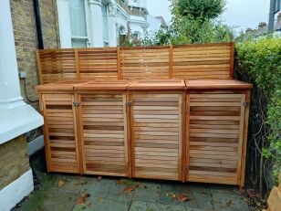 Here’s a snap sent in from one of our customers! They bought a Cedar four bay bin store and made one section smaller! It fits perfectly, in this front garden. The smaller section is ideal for a food waste bin.  #landscapingdesign #gardening #gardenlife #gardendesign #gardeningtrends #landscaping #planting #landscaper #binstore #frontgarden